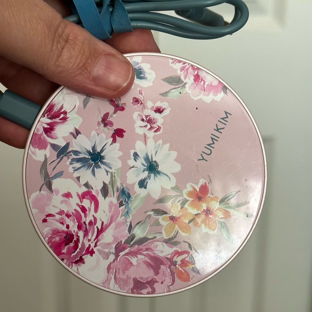 Like new Yumi Kim charging pad